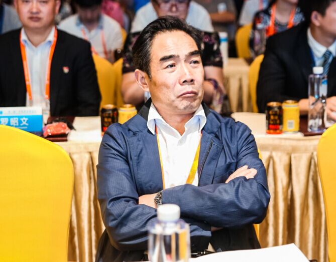 唐周懷現任陜西省林業廳副廳長,農工陜西省委員會副主委,省政協常委、醫藥衛生體育委員會副主任,農工黨中央委員會委員.jpg