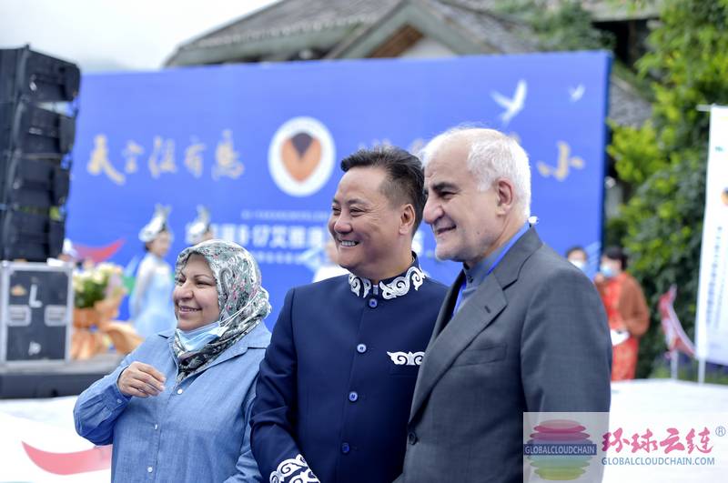 圖22世界生態組織鳥類生態專委會主任、中國綠發會鳥類生物多樣性保護工作委員會主任艾雅康先生與伊朗駐華特命全權大使穆罕默德·克沙瓦爾茲扎德Mohammad Keshavarzzadeh及夫人Monir在第四屆“ 6·17 艾雅康世界愛鳥節”開幕式合影.jpg